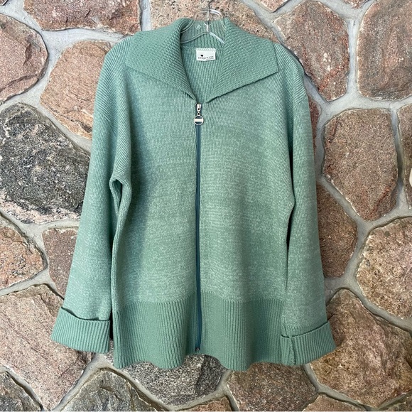 Lovely Etiquette London mint green cardigan with zipper. Made in Europe. - Picture 2 of 5